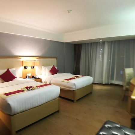 Discovery Hotel Phnom Penh Dış mekan fotoğraf