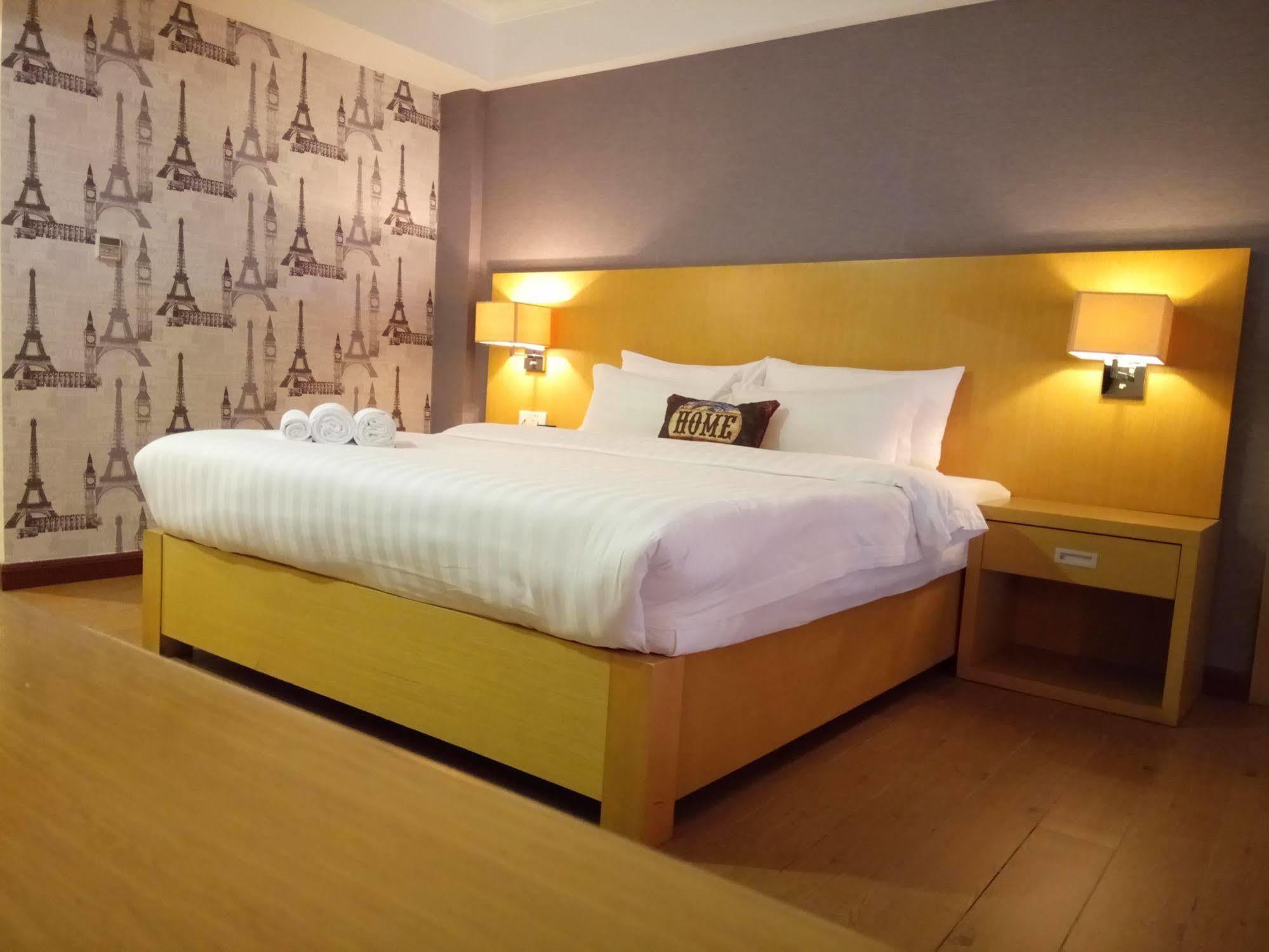 Discovery Hotel Phnom Penh Dış mekan fotoğraf