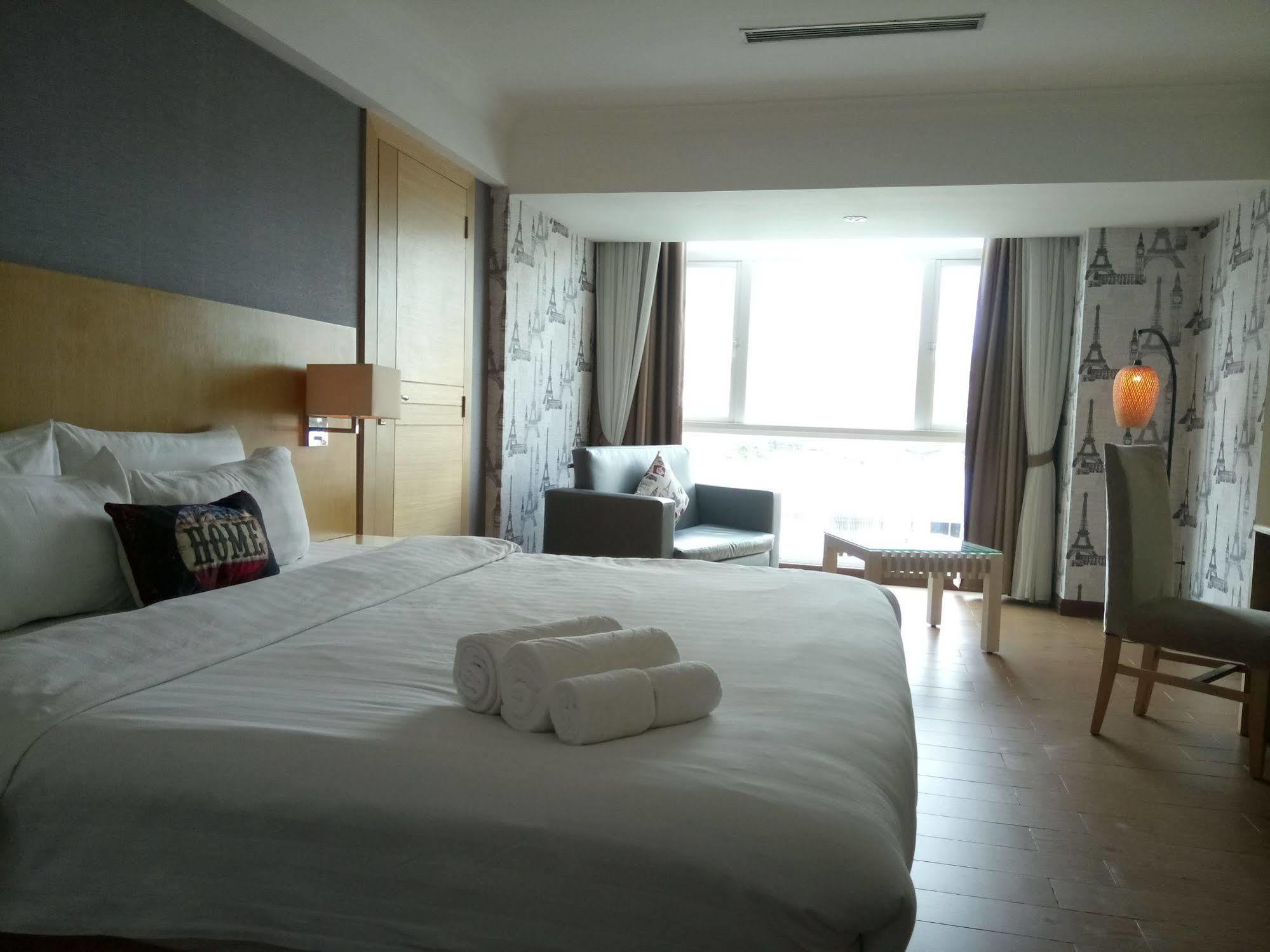 Discovery Hotel Phnom Penh Dış mekan fotoğraf