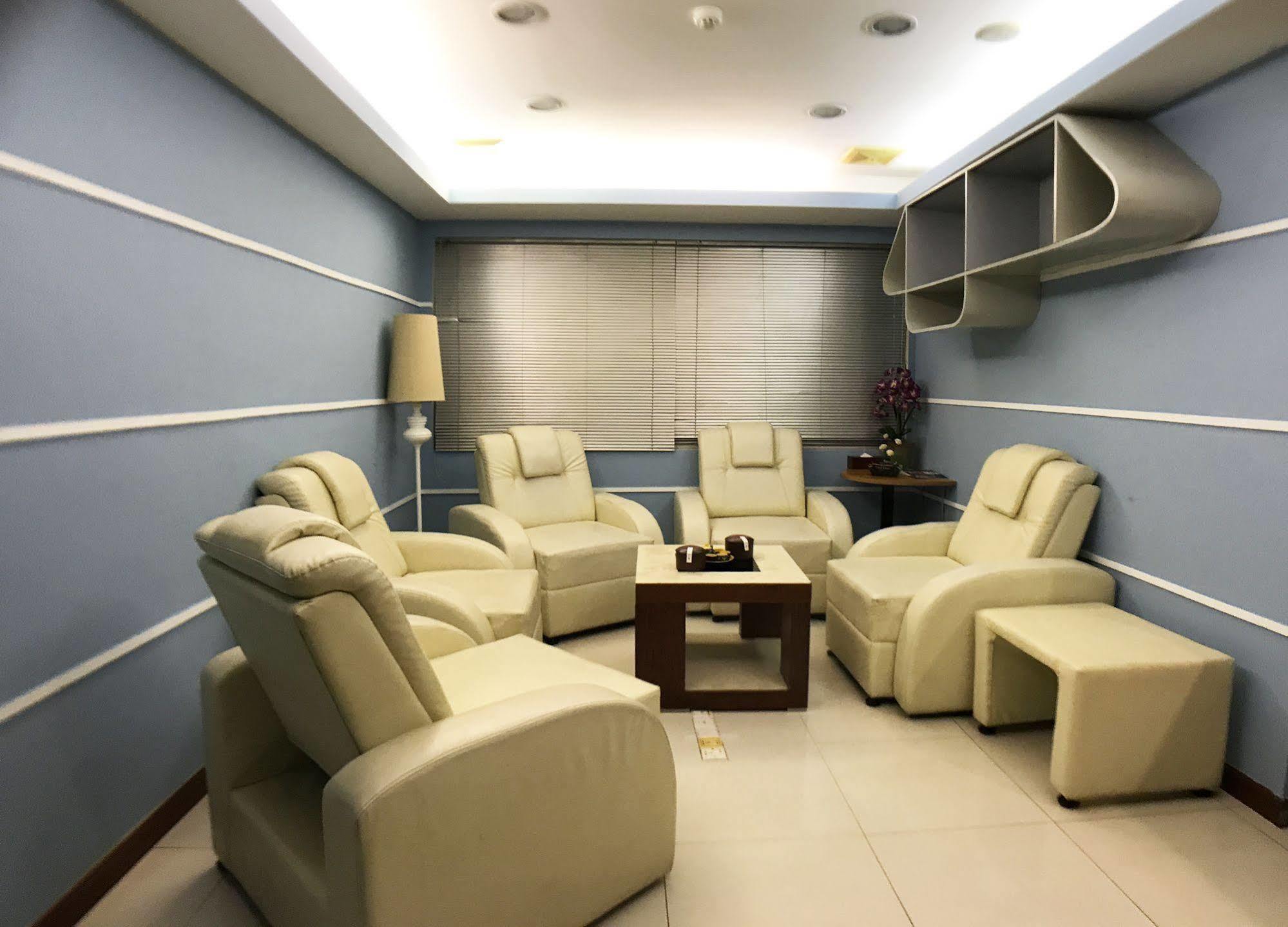 Discovery Hotel Phnom Penh Dış mekan fotoğraf